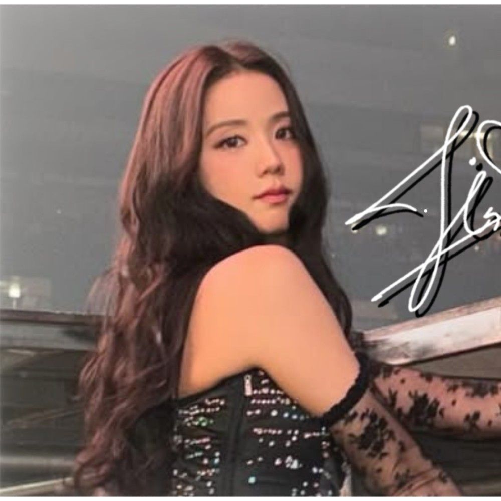 Latest photo of Jisoo (1995)