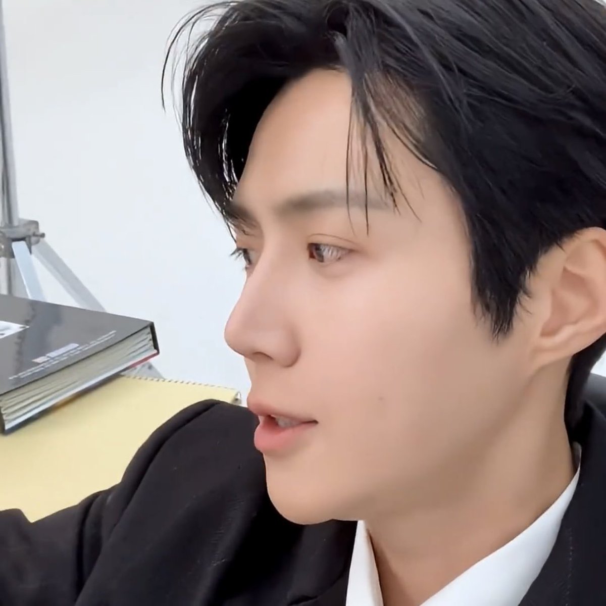 粉絲拍下的金宣虎瞬間