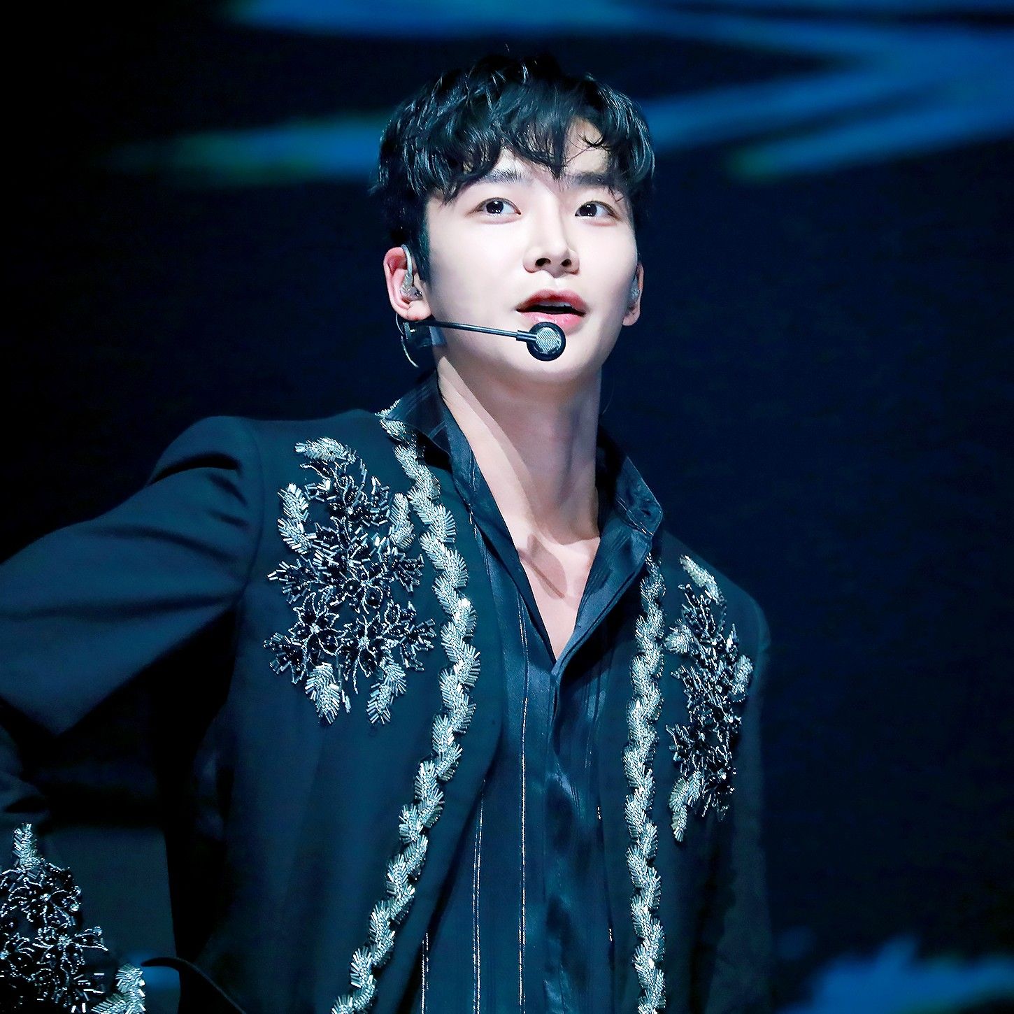 로운의 비하인드 컷