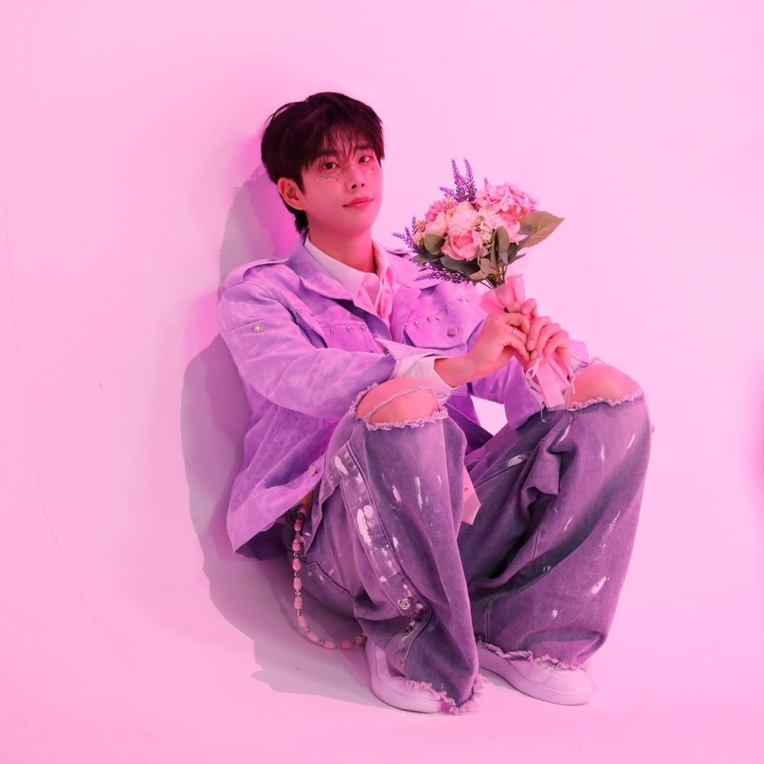 A moment captured by a fan of Cha Eunwoo