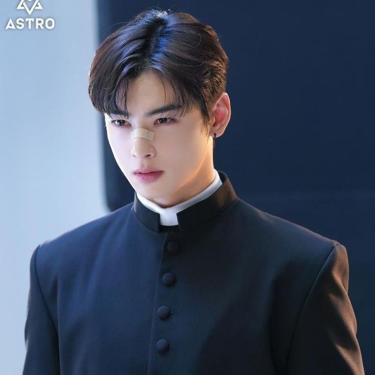 Behind-the-scenes cut of Cha Eunwoo