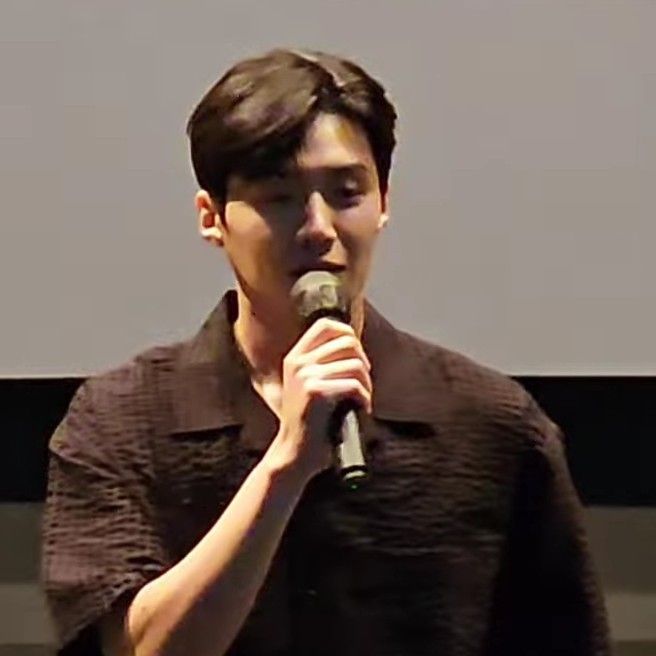 A moment captured by a fan of Kim Seonho