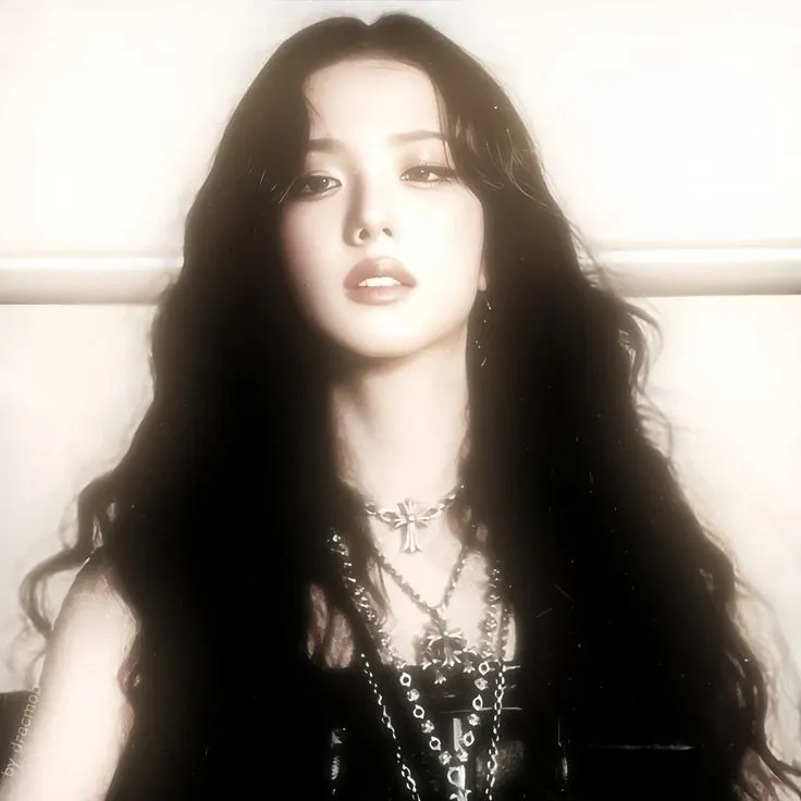 Behind-the-scenes cut of Jisoo (1995)