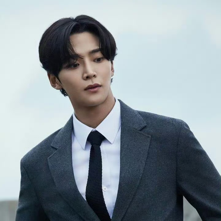 Foto terbaru dari Rowoon