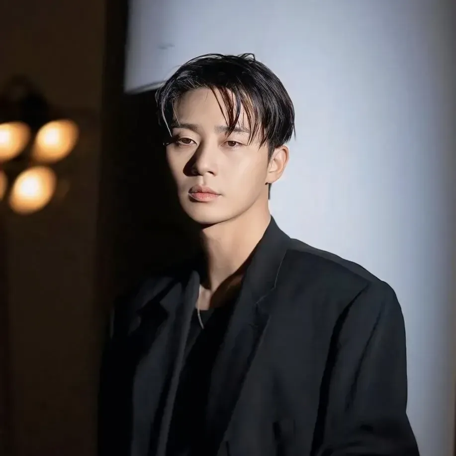 Latest photo of Park Seojoon