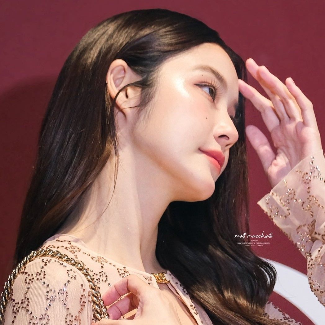 A moment captured by a fan of Namtan Tipnaree Weerawatnodom