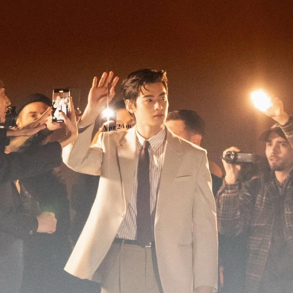 Recent activity shot of Cha Eunwoo