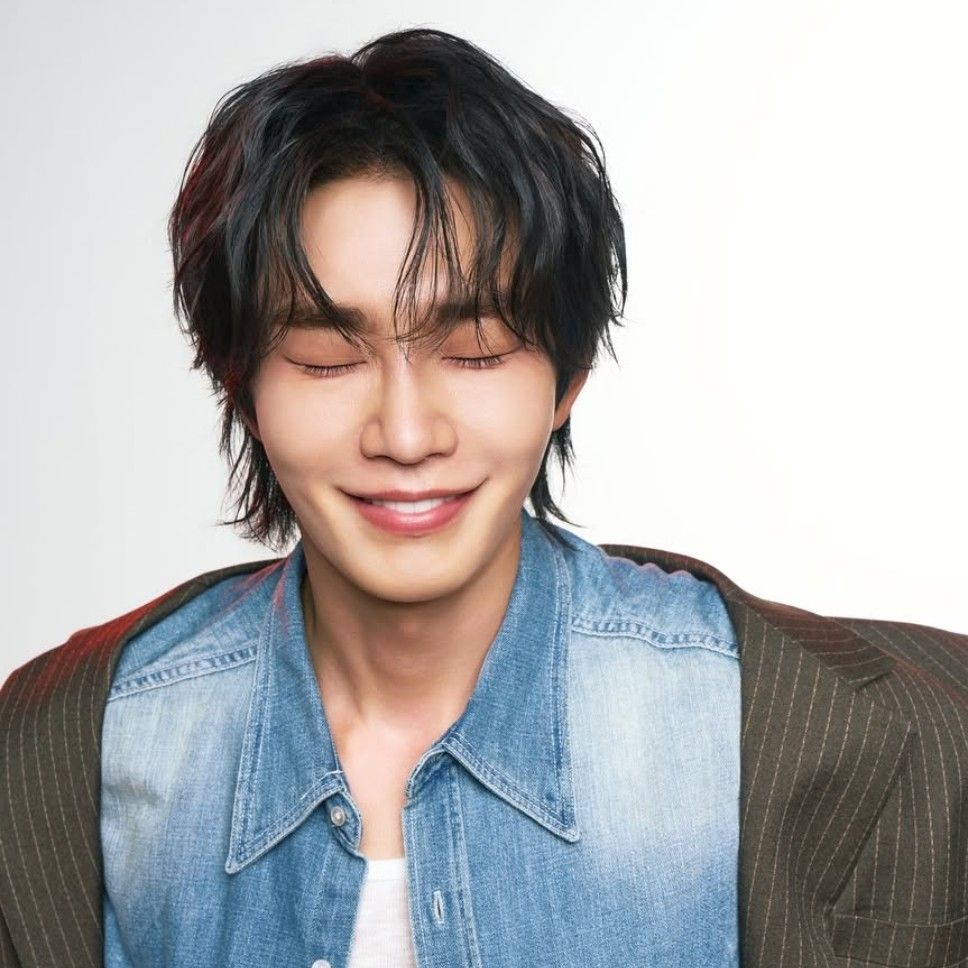 Behind-the-scenes cut of Kim Jaeyoung