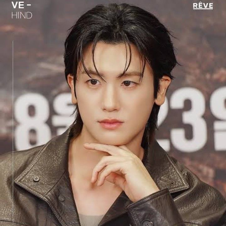 Behind-the-scenes cut of Park Hyungsik