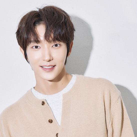 Behind-the-scenes cut of Lee Joongi