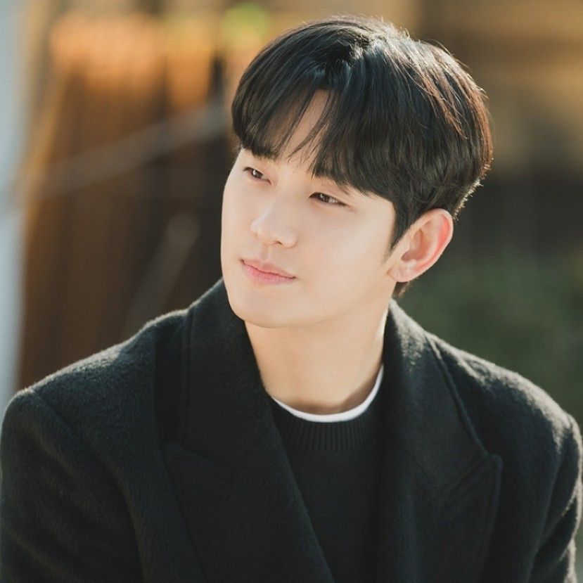 粉丝拍下的金秀贤瞬间