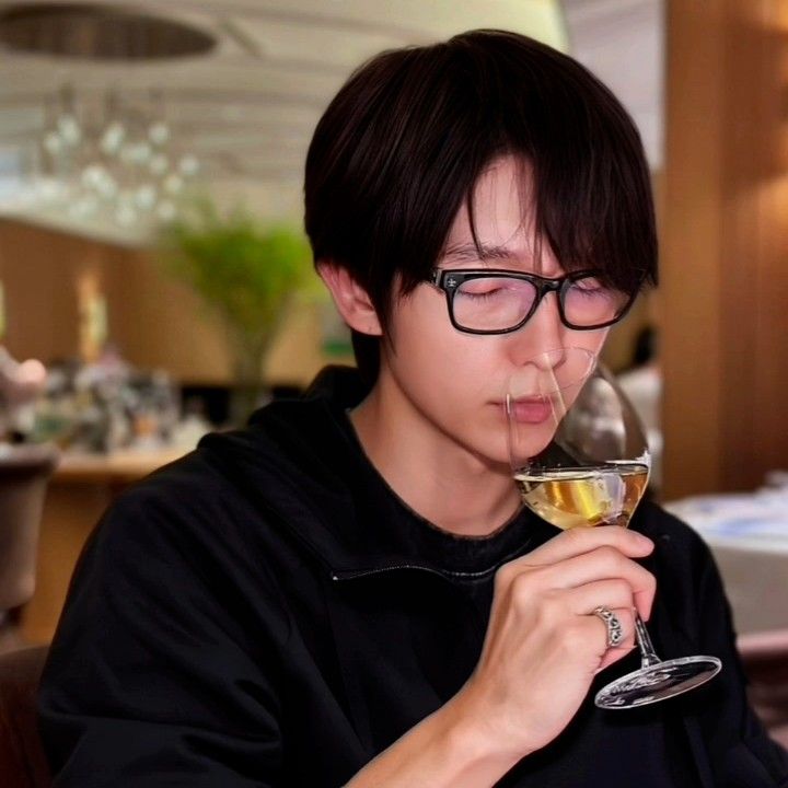 Behind-the-scenes cut of Lee Joongi