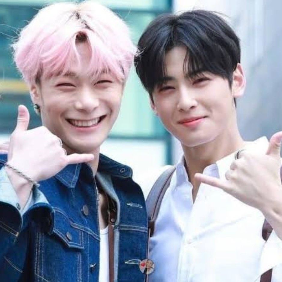 A moment captured by a fan of Cha Eunwoo