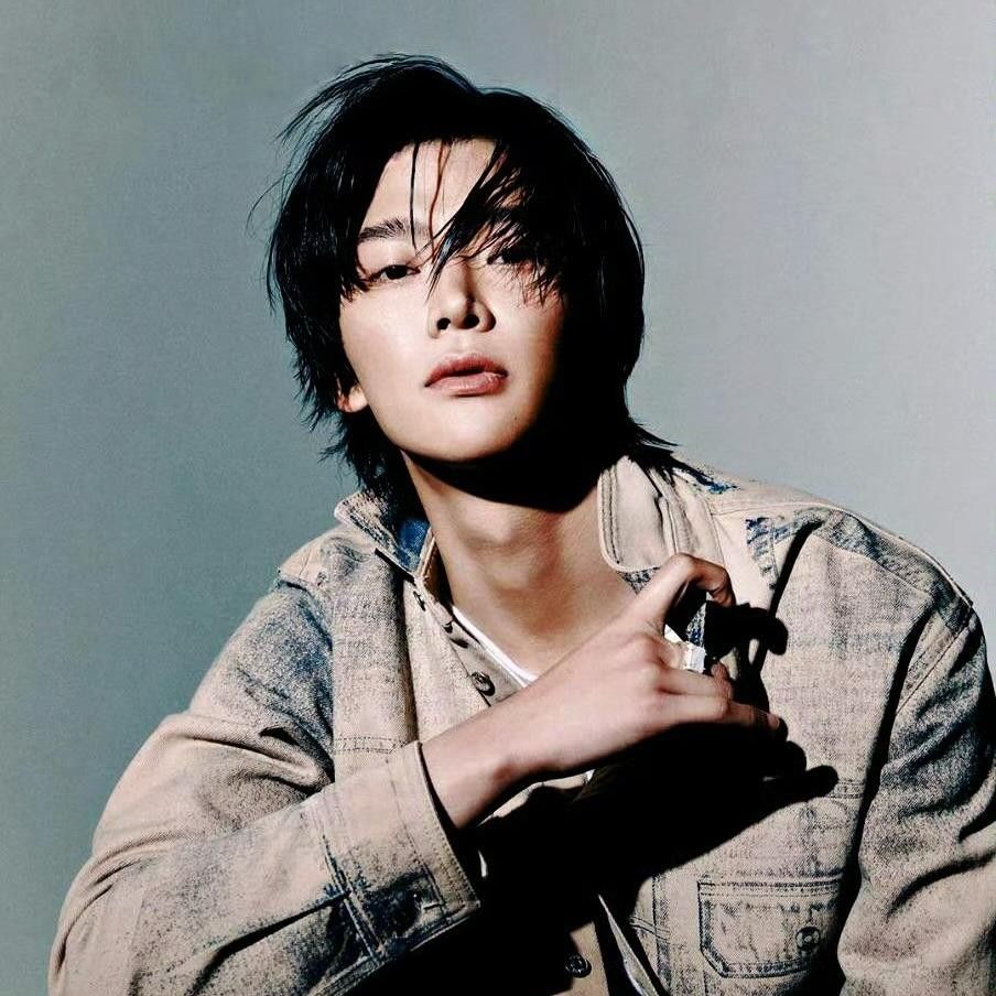 Foto terbaru dari Rowoon