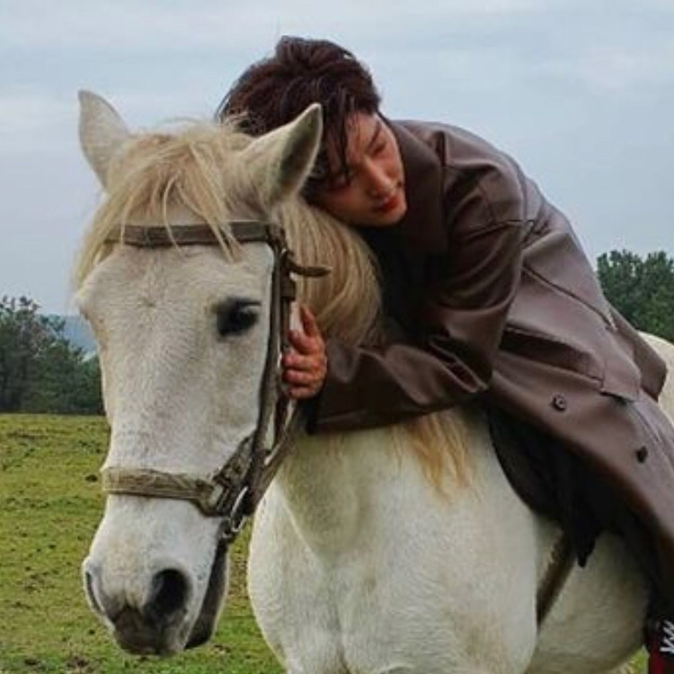 Behind-the-scenes cut of Lee Joongi