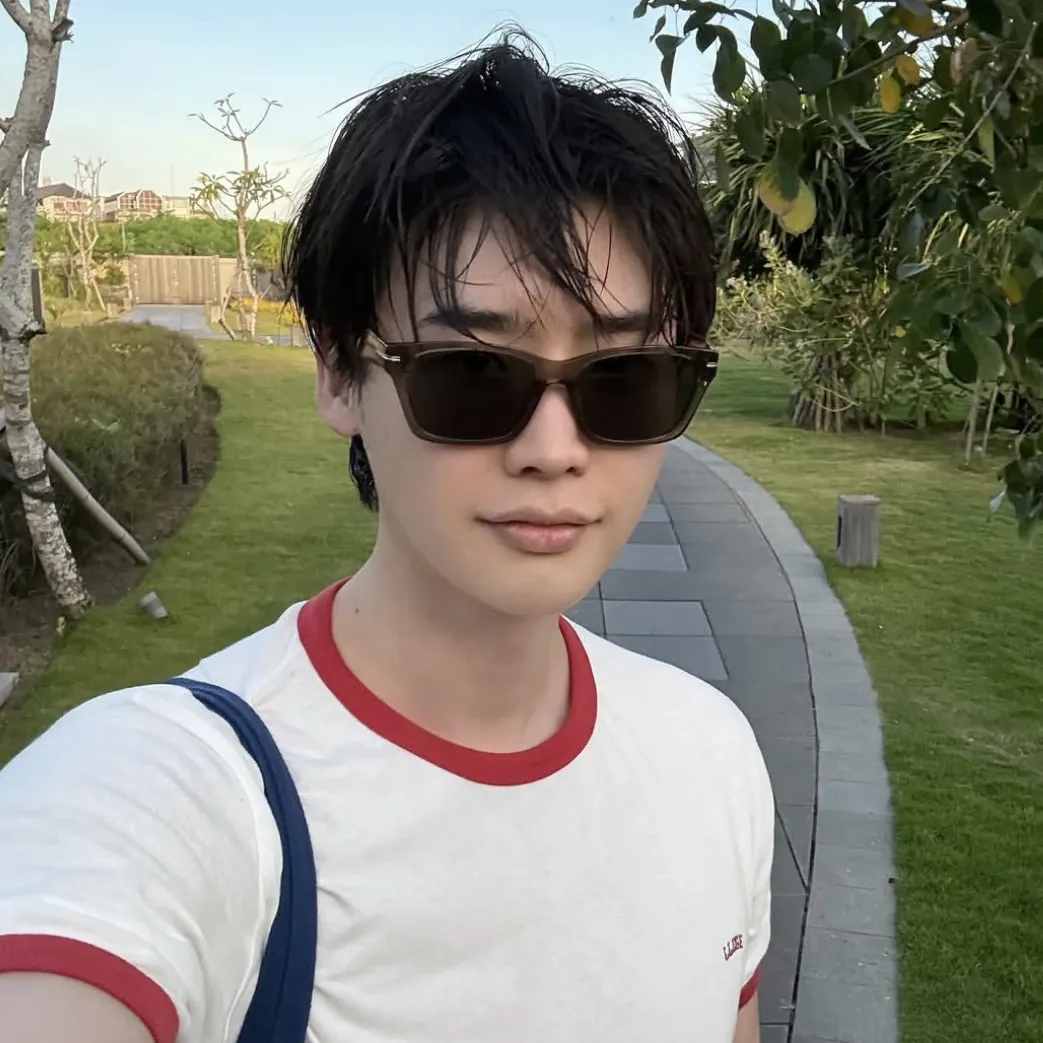 李鍾碩的最新照片