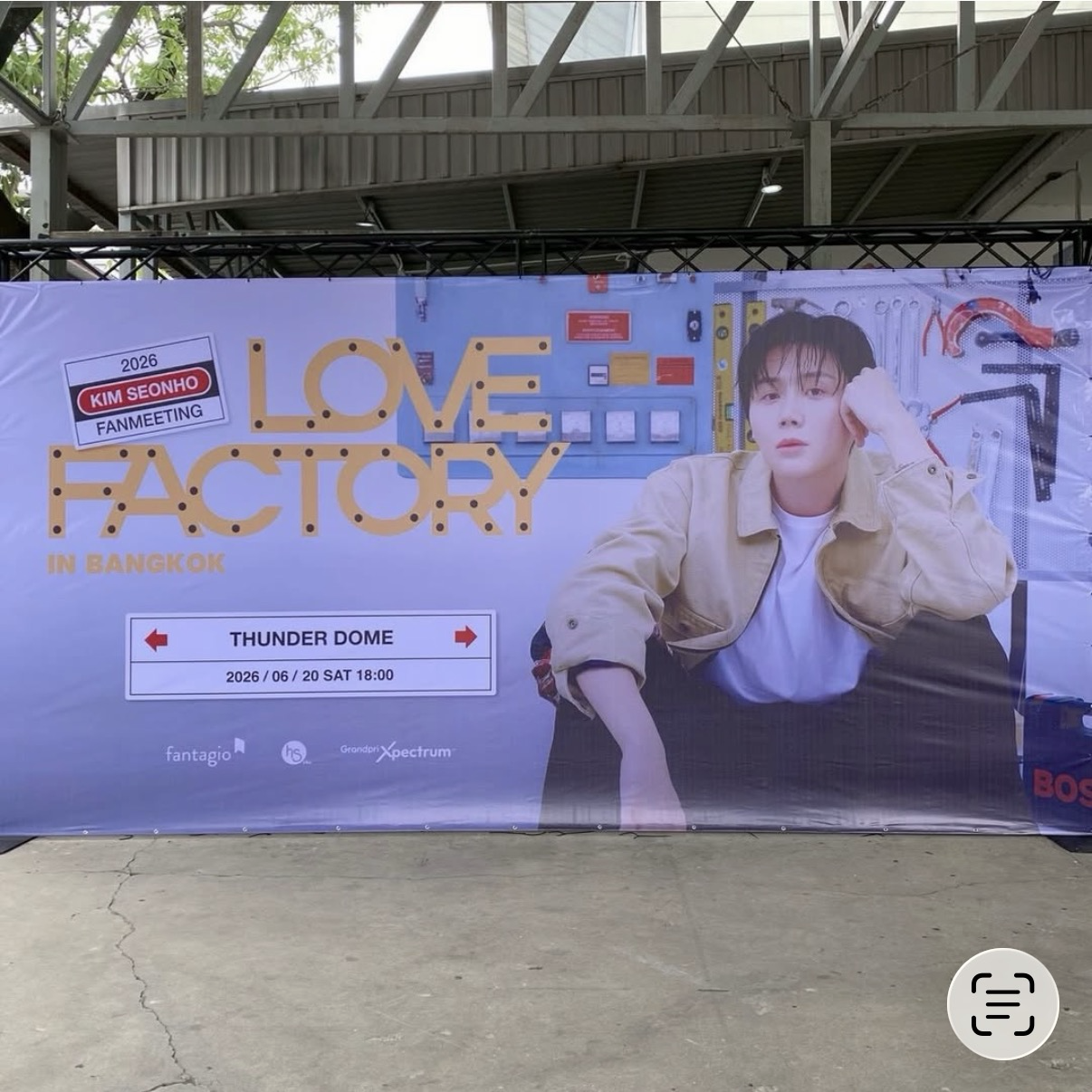 Behind-the-scenes cut of Kim Seonho