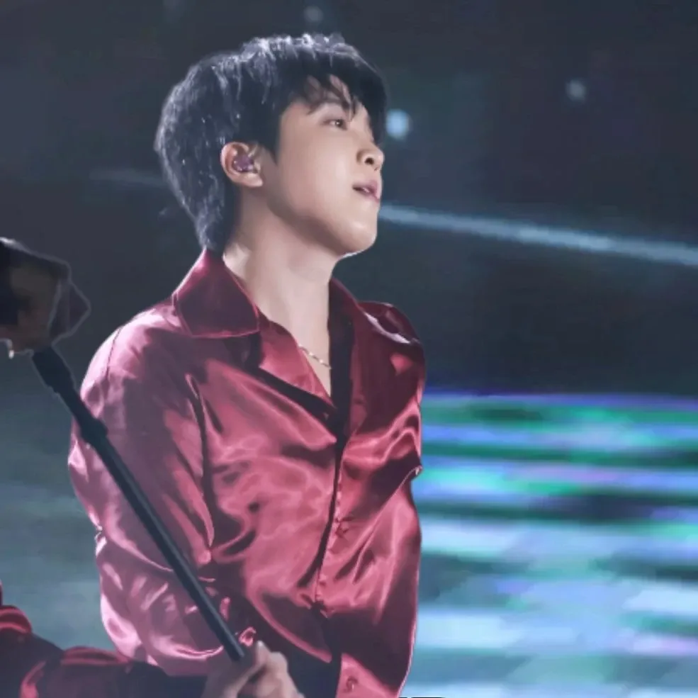 A moment captured by a fan of Hwang Yunsung