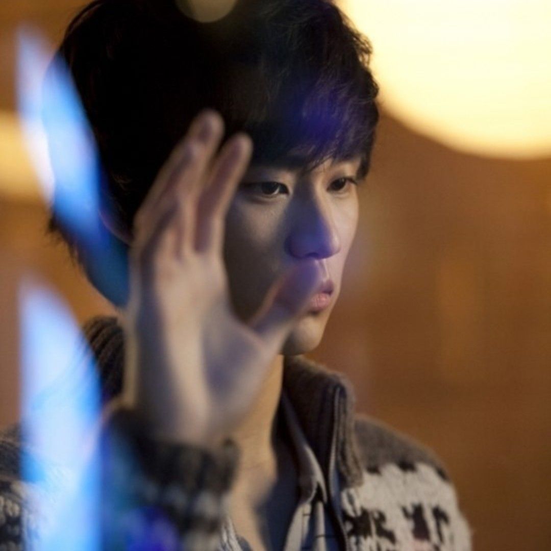 粉丝拍下的金秀贤瞬间