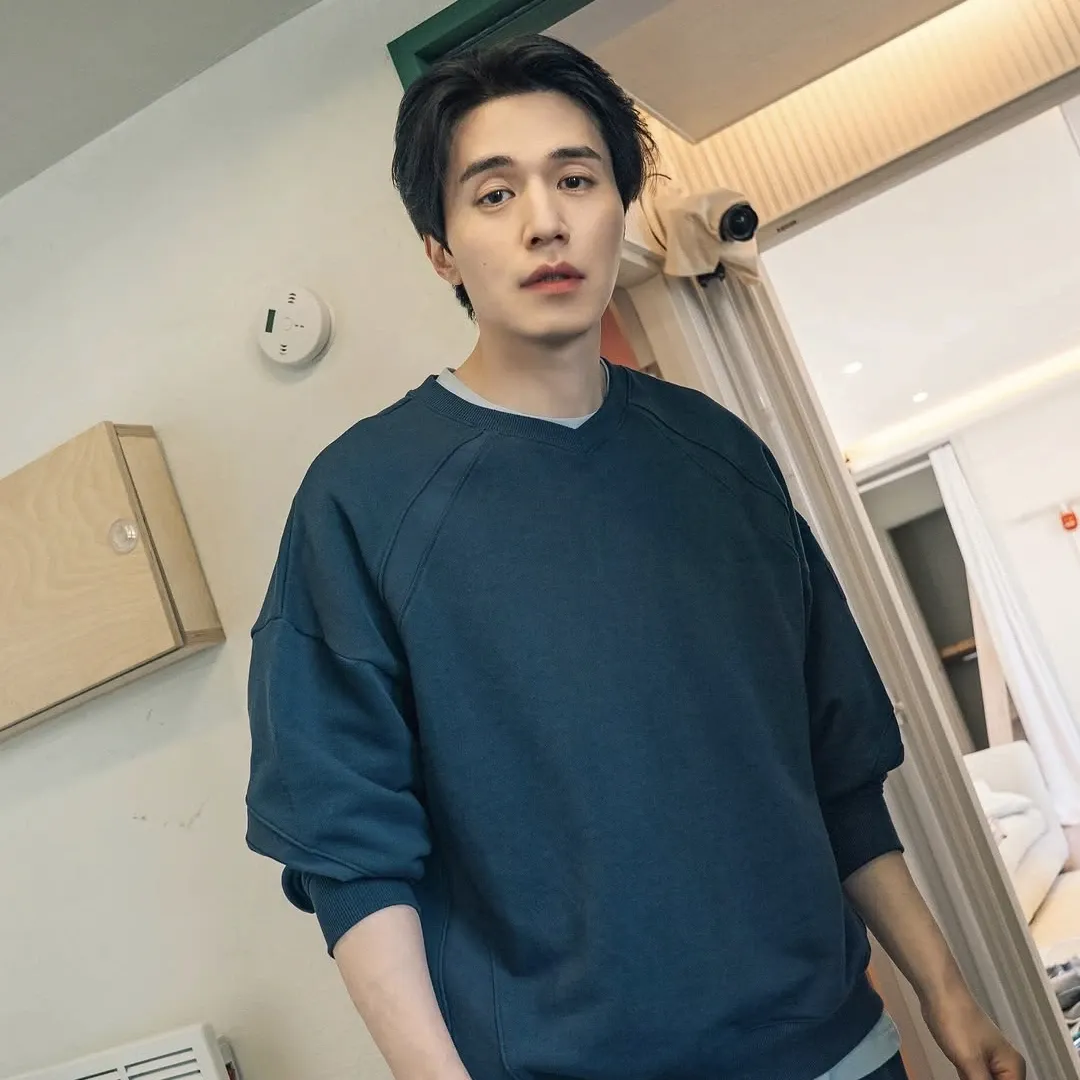 Recent activity shot of Lee Dongwook