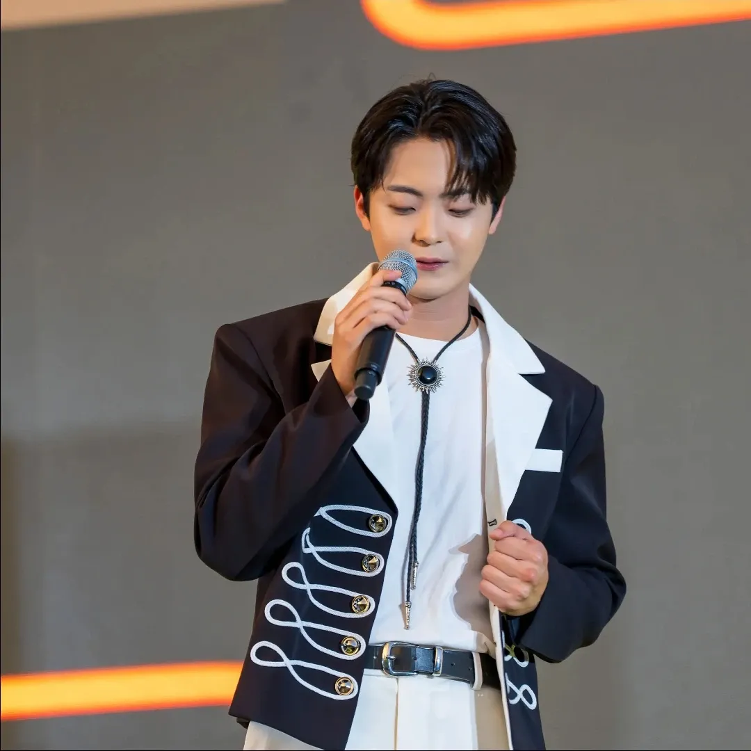 Behind-the-scenes cut of Park Minsu