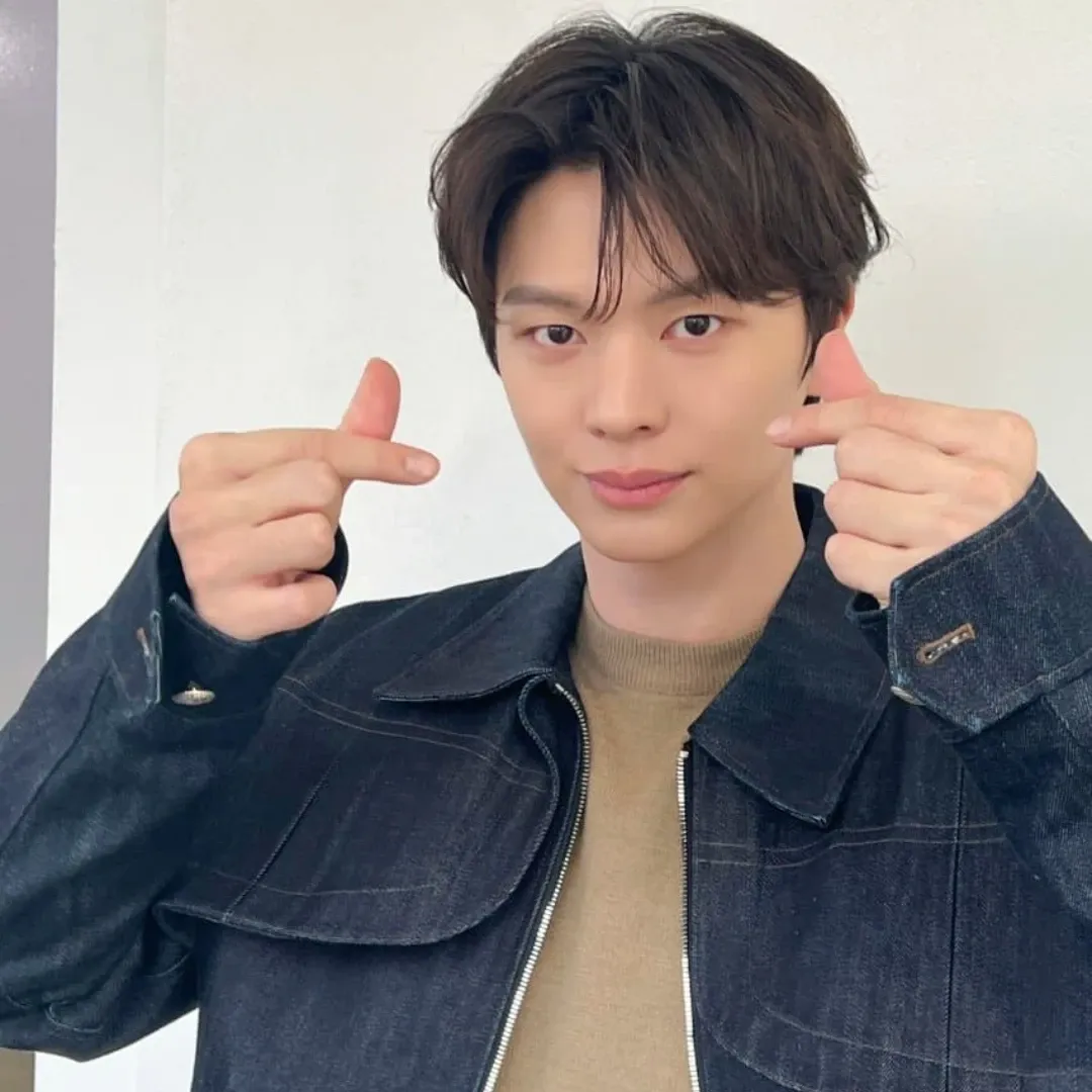 A moment captured by a fan of Yook Sungjae