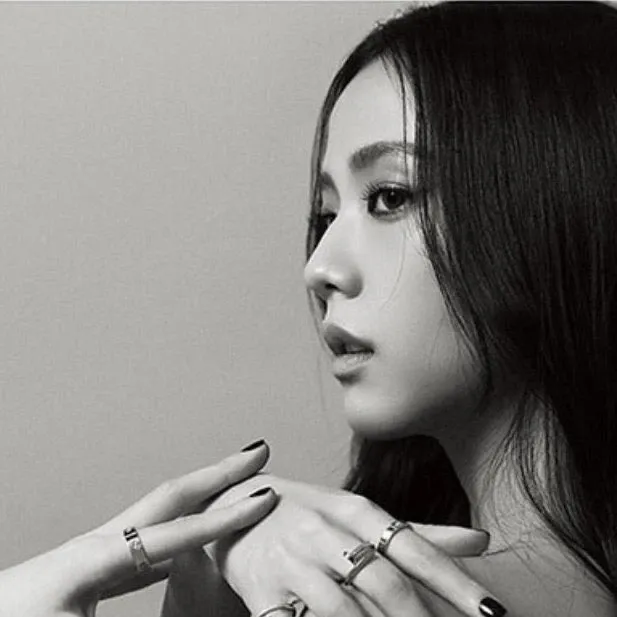 Behind-the-scenes cut of Jisoo (1995)