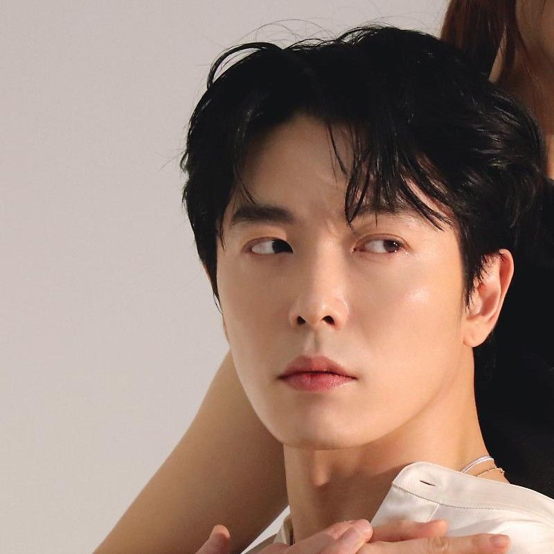 粉絲拍下的金材昱瞬間