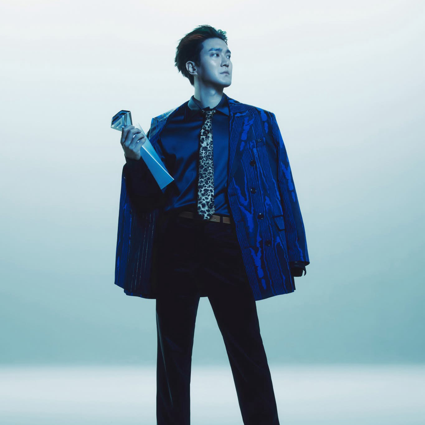 Behind-the-scenes cut of Choi Siwon