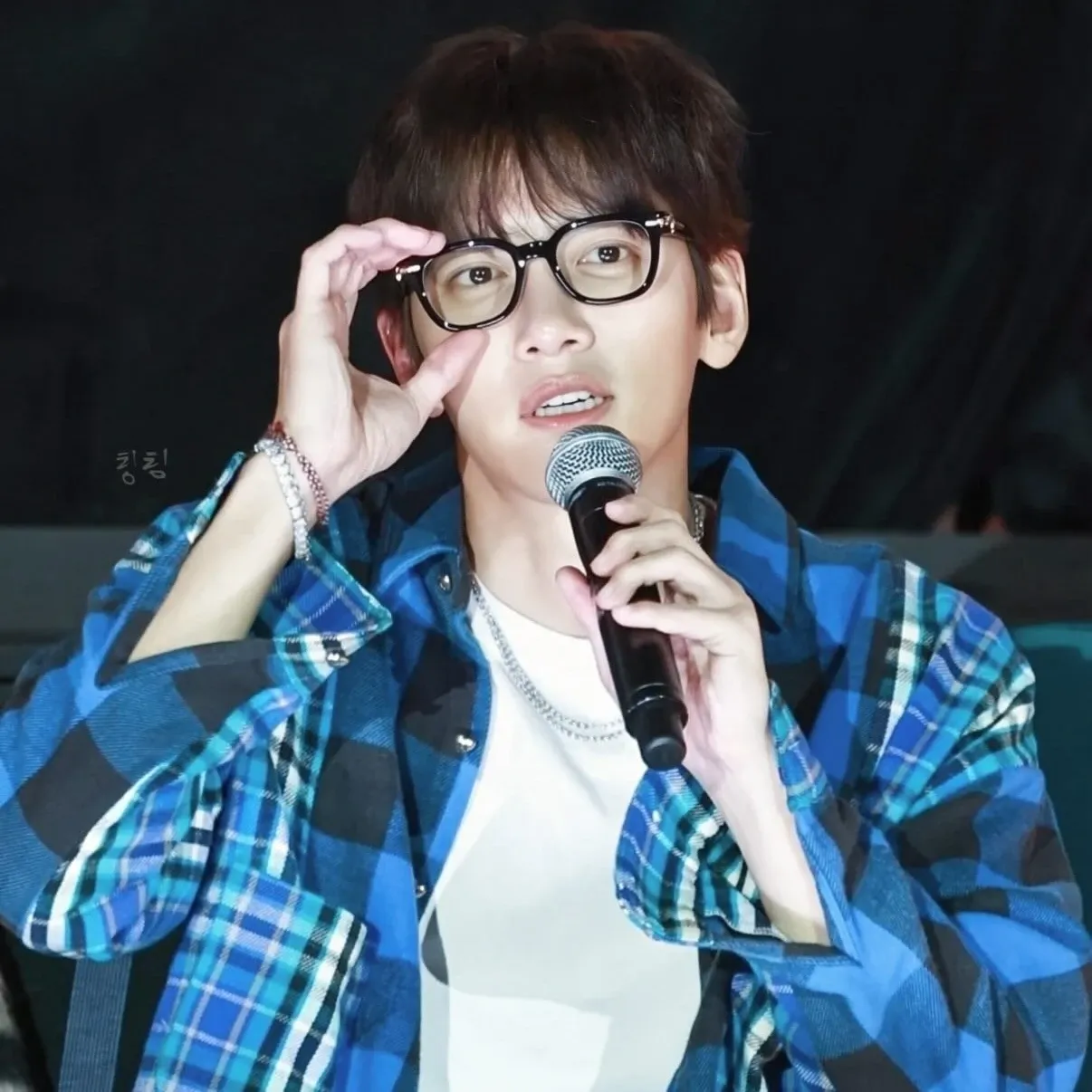 Behind-the-scenes cut of Ji Changwook