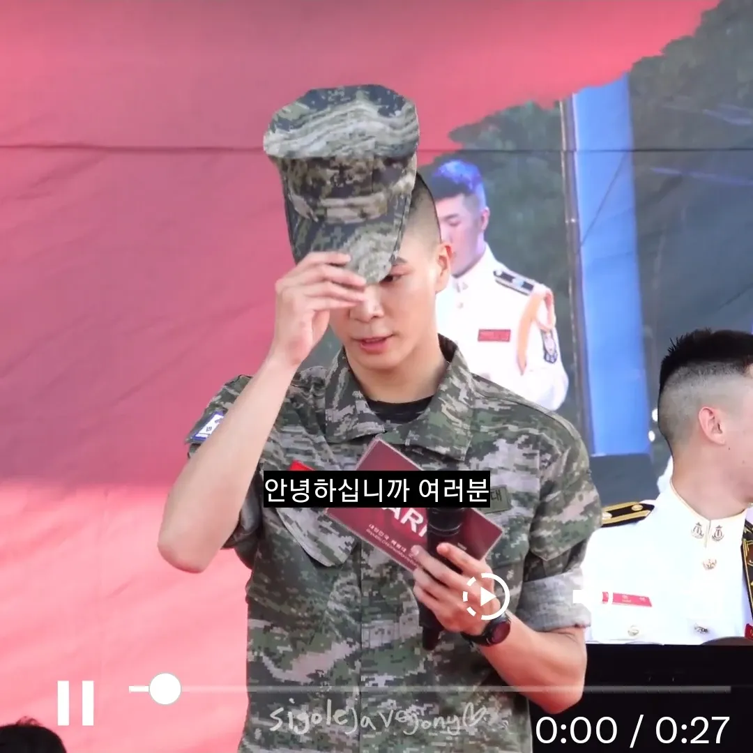 A moment captured by a fan of Jeong Dongwon