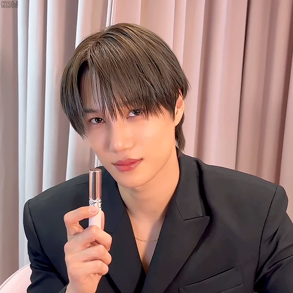 A moment captured by a fan of KAI