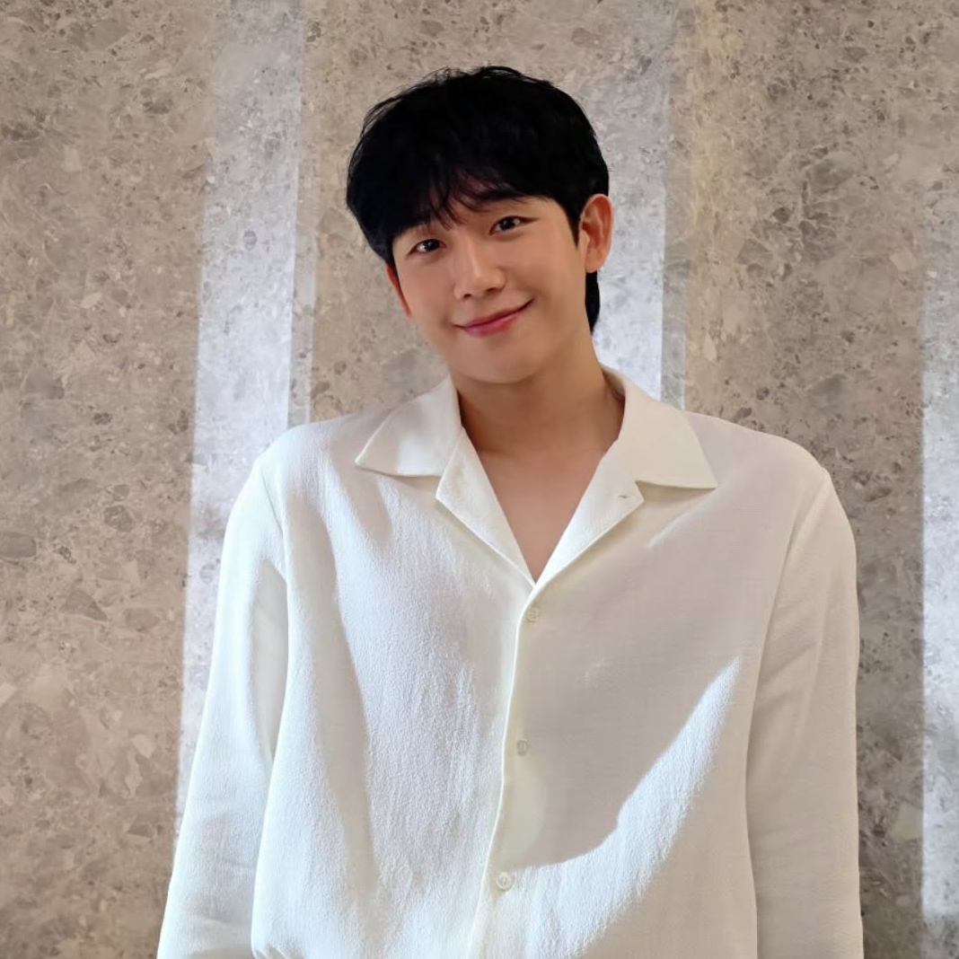 Recent activity shot of Jung Haein