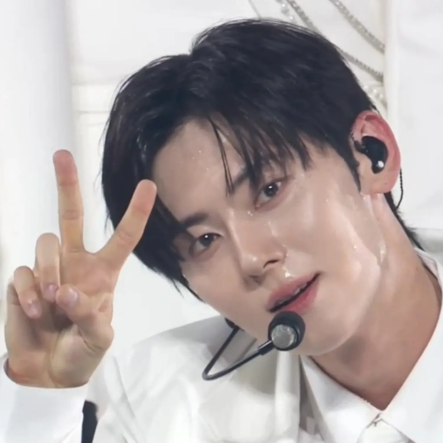 Behind-the-scenes cut of Hwang Minhyun