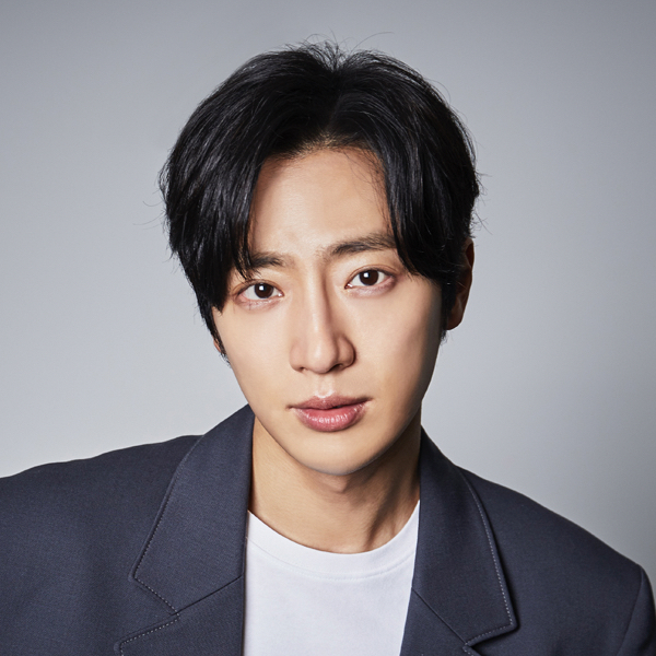 Behind-the-scenes cut of Lee Sangyeob