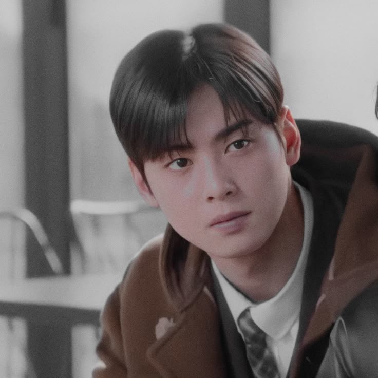 Behind-the-scenes cut of Cha Eunwoo