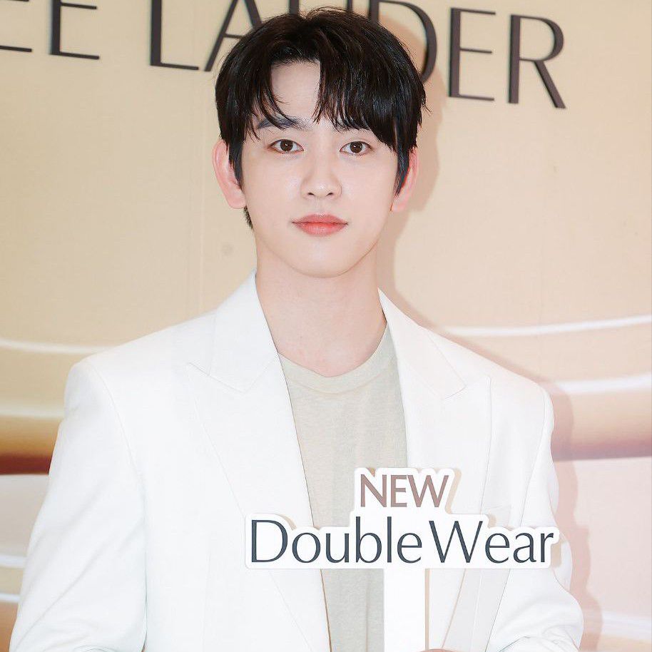 Momen yang diabadikan oleh penggemar Park Jinyoung