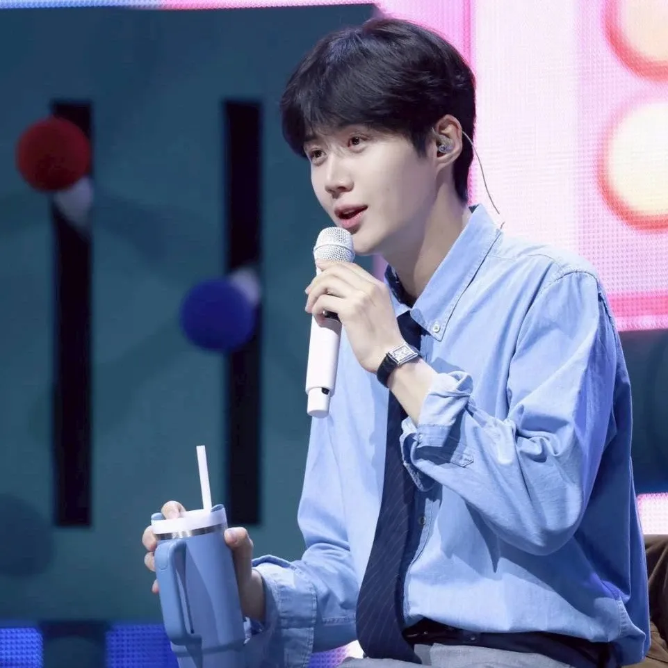 A moment captured by a fan of Kim Seonho