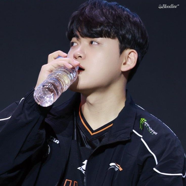 Behind-the-scenes cut of Gumayusi