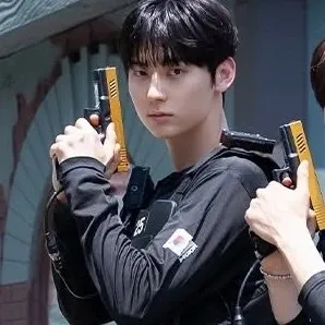 Behind-the-scenes cut of Hwang Minhyun
