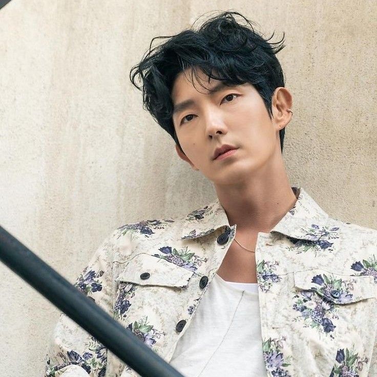 A moment captured by a fan of Lee Joongi