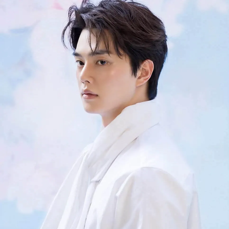 Latest photo of Song Kang