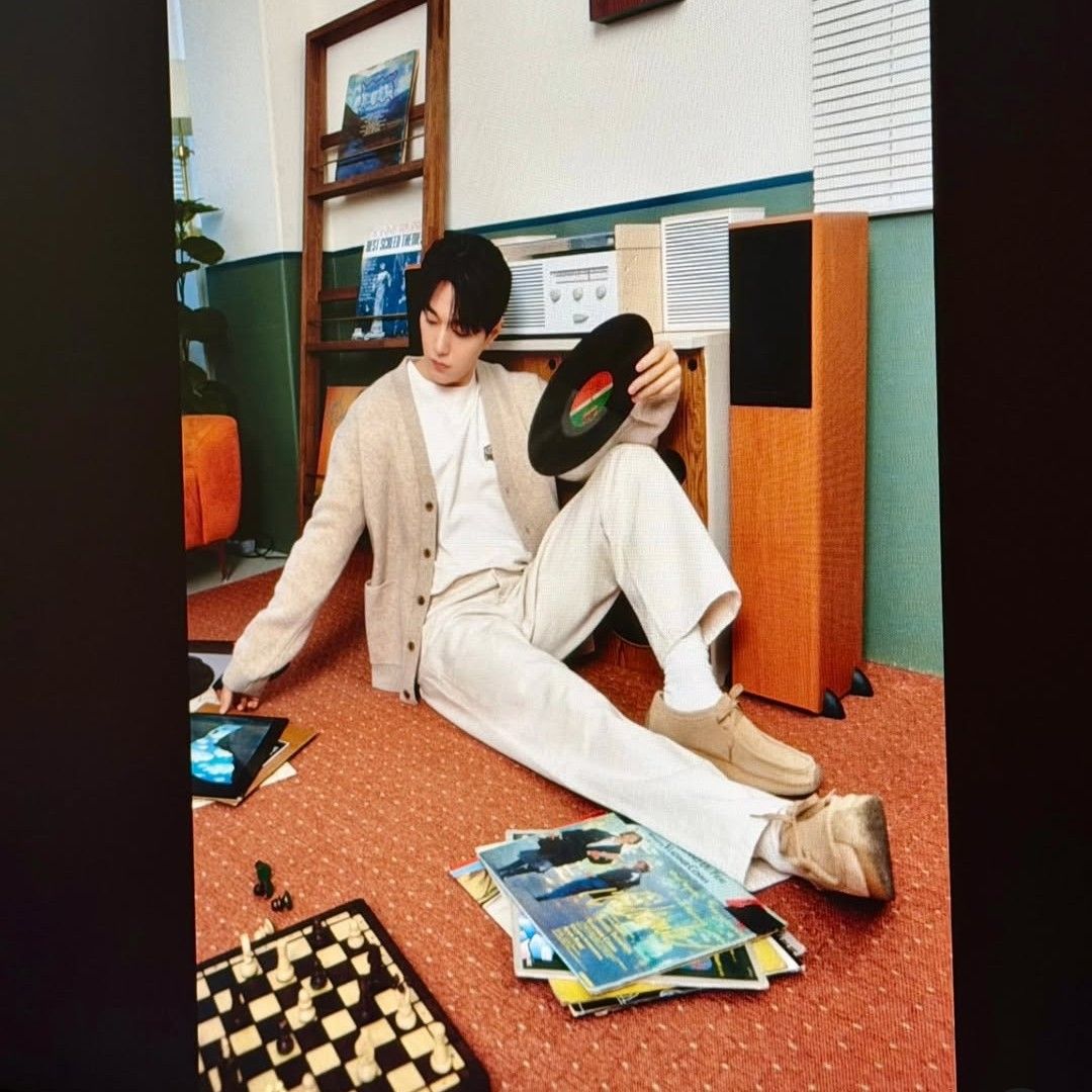 Recent activity shot of Kim Myungsoo (L)