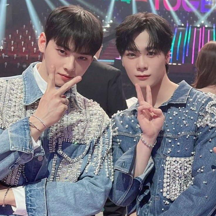 A moment captured by a fan of Cha Eunwoo