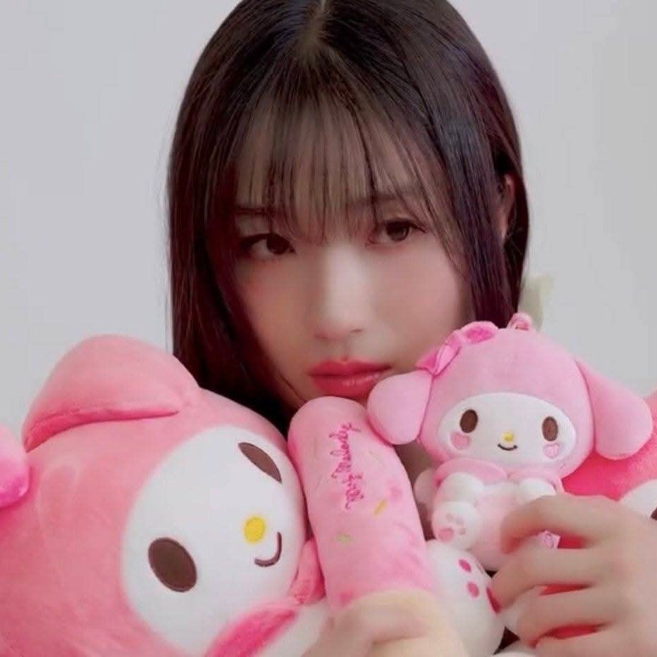 Recent activity shot of Kim Hyeyoon