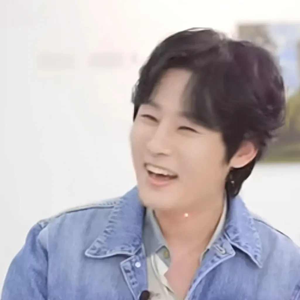 Behind-the-scenes cut of Kang Moonkyung