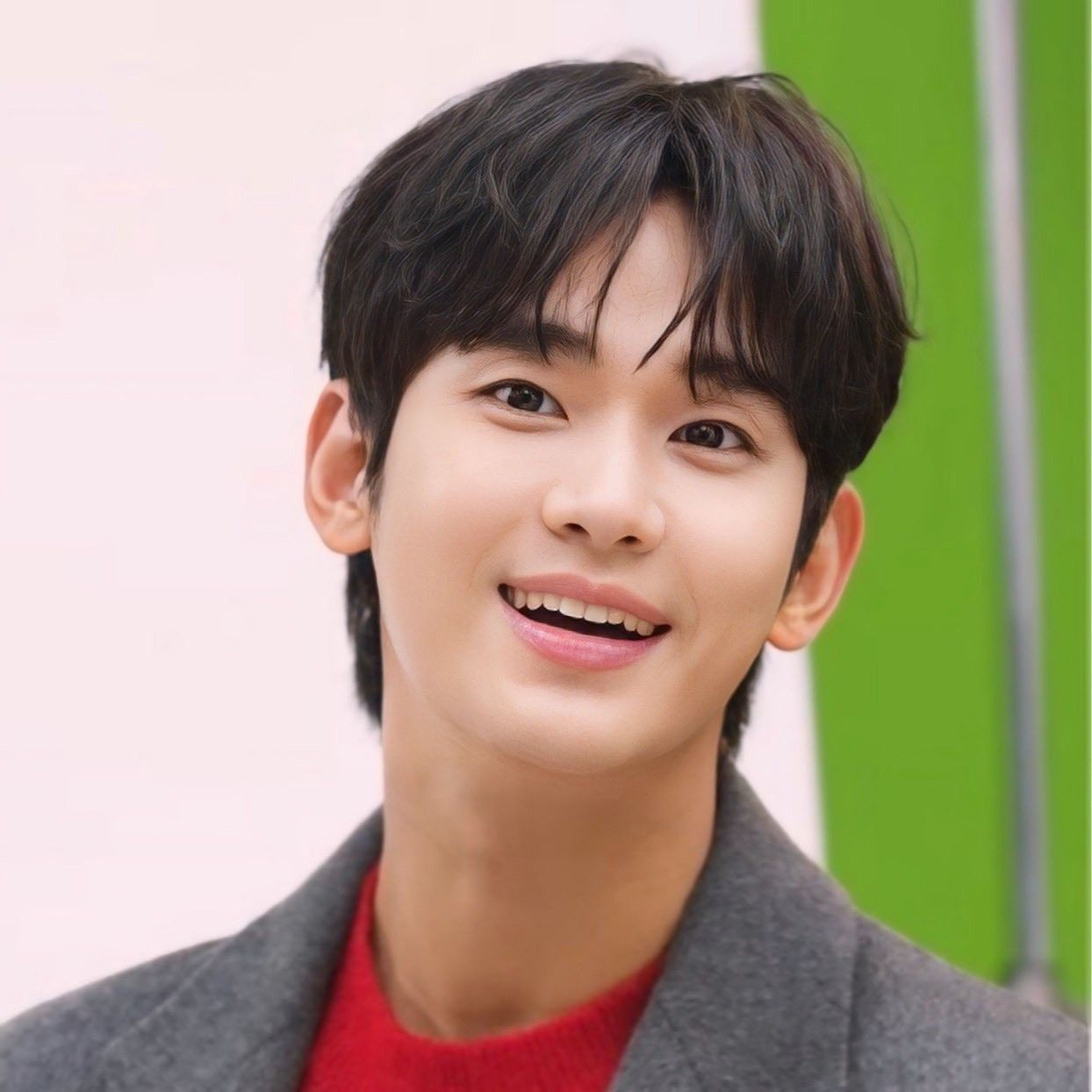 粉絲拍下的金秀賢瞬間