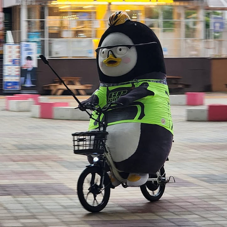 ペンスの最近の活動ショット