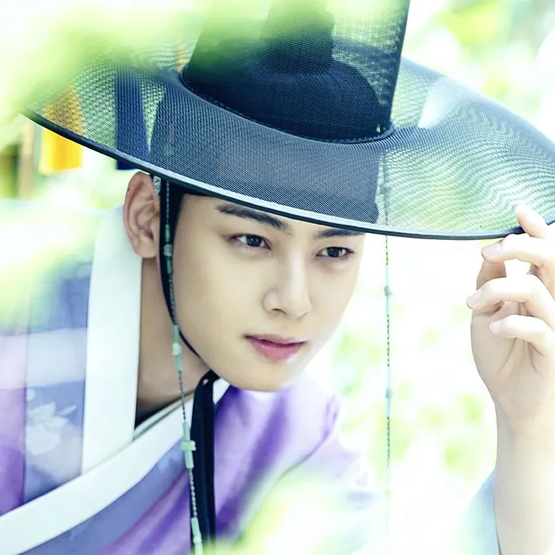 Recent activity shot of Cha Eunwoo
