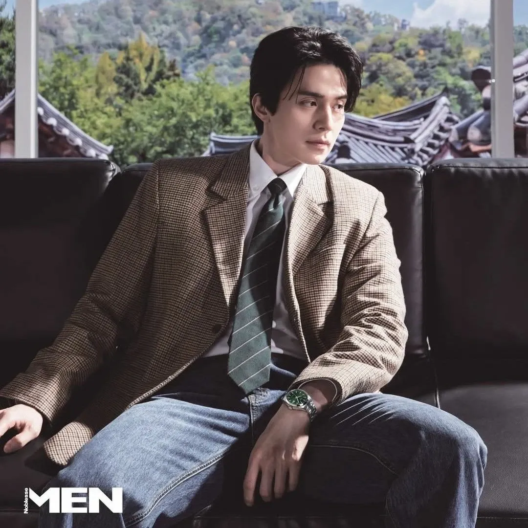 Recent activity shot of Lee Dongwook
